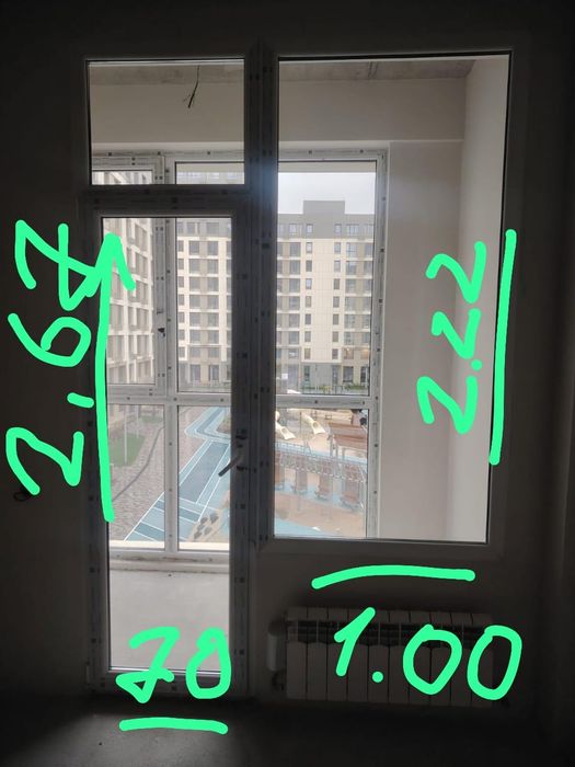 Продам пластиковую дверь и глухое окно от застройщика