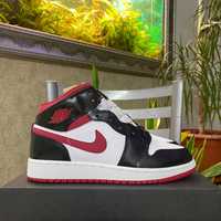 Jordan 1 mid gym red( nu dunk nu yeezy)