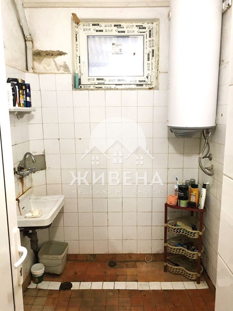 Продавам 3-стаен апартамент, етаж от къща, в с.Кранево, обл. Добрич