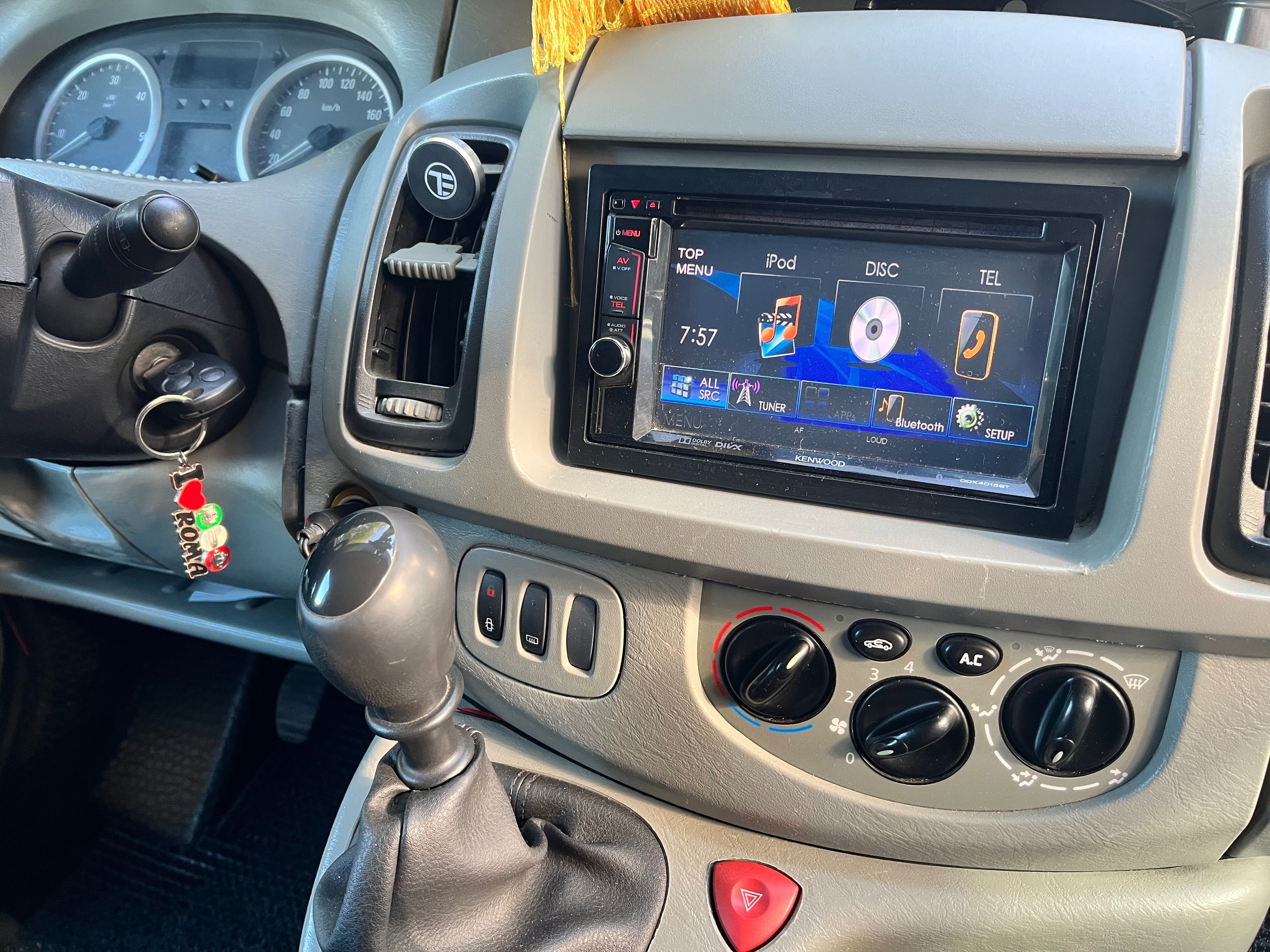Opel Vivaro 8+1 locuri