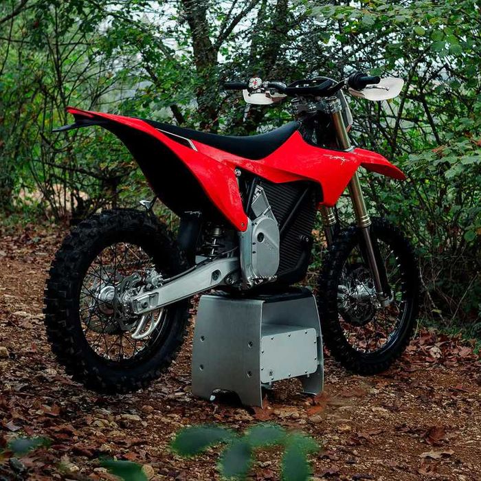 Stark Varg Ex 80 Hp de Inchiriat Motocicleta Enduro Electrica