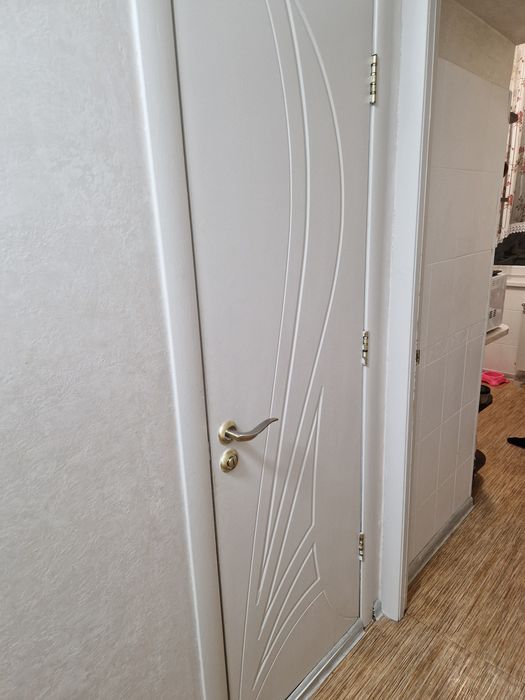 Межкомнатные двери б/у. Крашеные