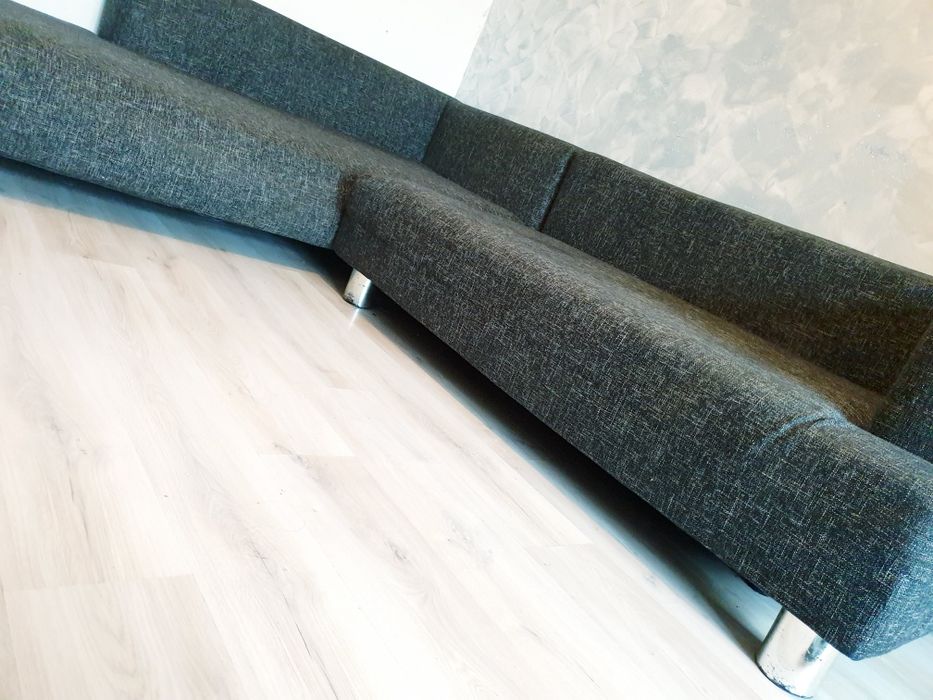 Canapea extensibilă confortabila nu este ruptă sau uzata deloc