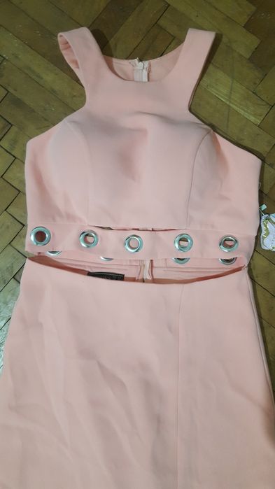 Rochie eleganta , lunga , roz pal , crapata pe picior  marime 42