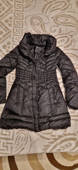 Зимно яке на марката Guess