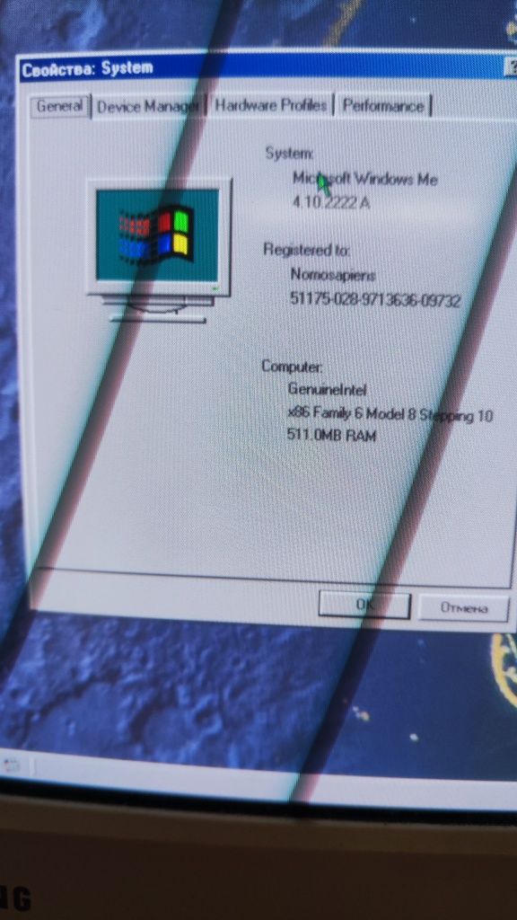 Pentium III ретро компьютер.