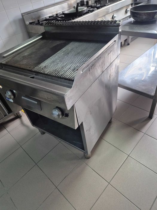 Gratar pe gaz cu placa cu striati si simpla