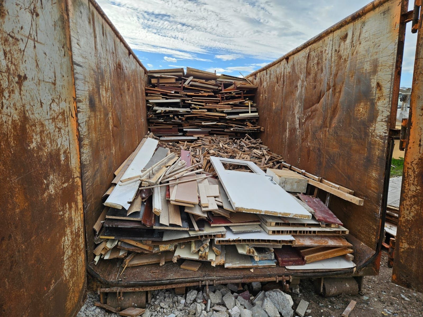Vand deseuri lemn de foc