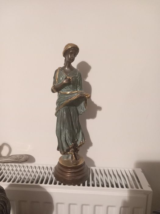Vând statuetă din bronz!