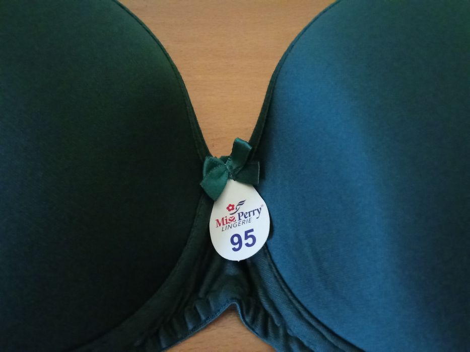 Тъмно зелен сутиен