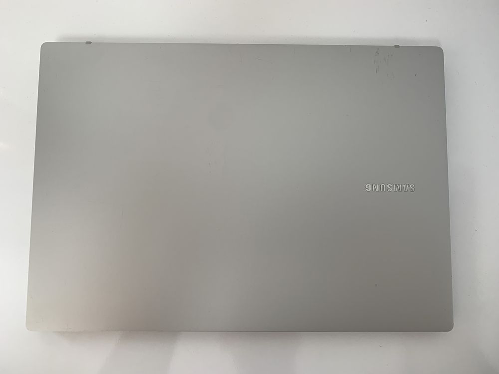 Лаптоп Samsung Galaxy Book2 (5G)Go Snapdragon 7cPlus Gen/4GB/128GB