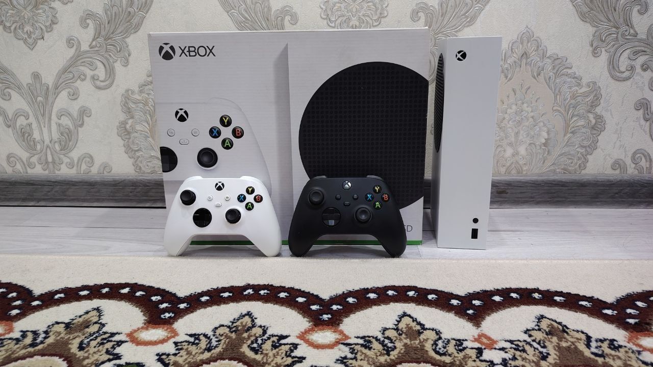 Xbox series s 512 GB идеальный состояние как новый 2 джойстик
