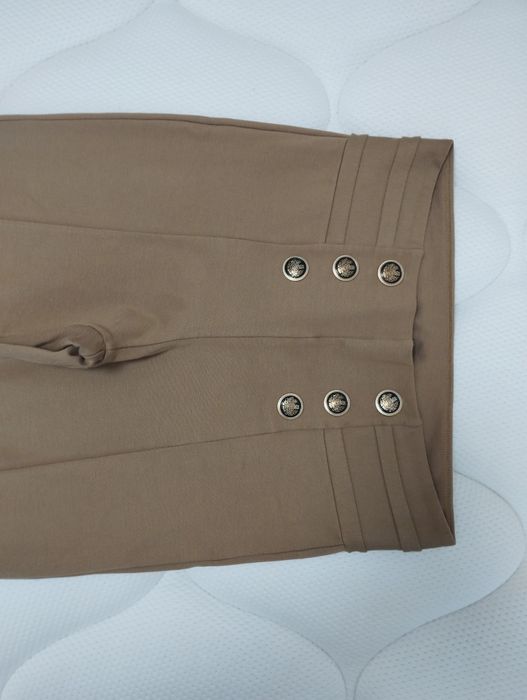 Клин светло кафяво - бежово