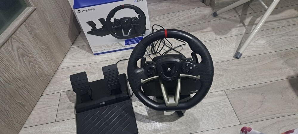 volanul de curse HORI Racing Wheel Apex.