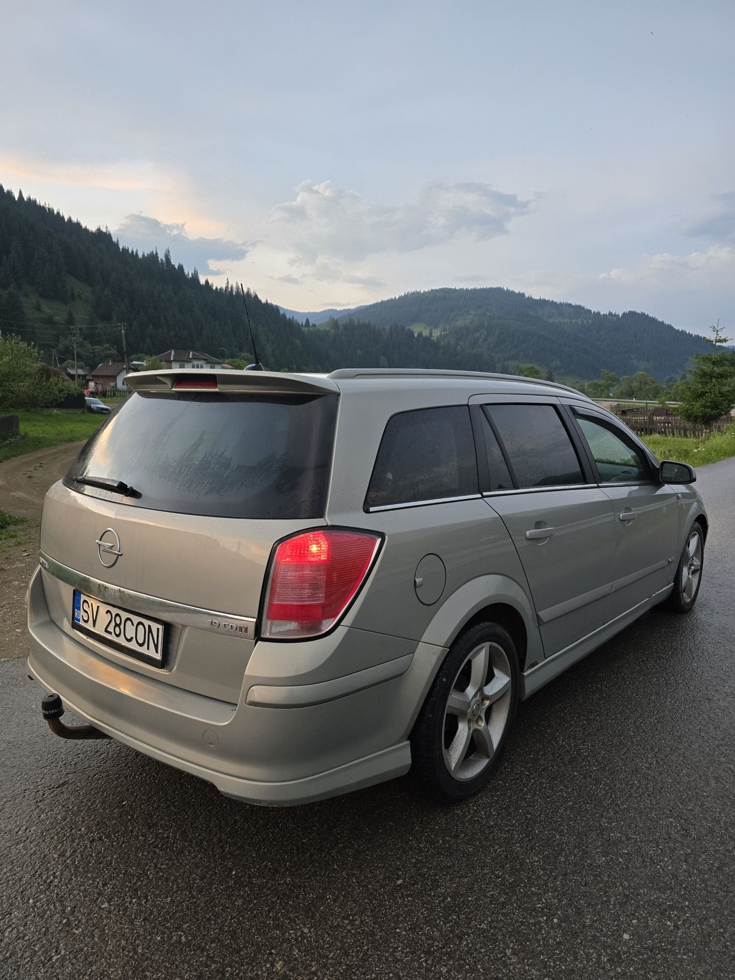 Vând Opel astra H1.9  necesita reparații la caseta de directie