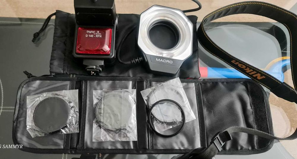 Nikon D5300 + obiectiv + blitz+2 baterii+filtre+curea–Pachet complet