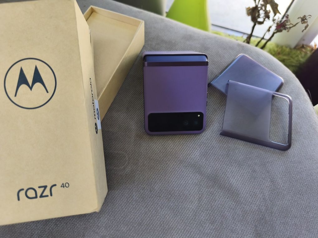 Motorola razr 40, лилав в гаранция