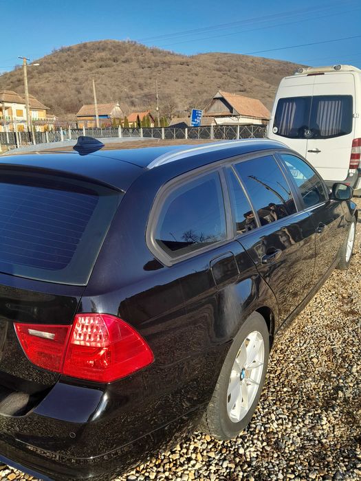 Vând BMW seria 3 an 2010