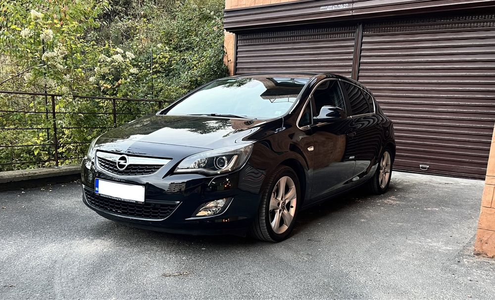 Продавам Opel Astra J Перфектен