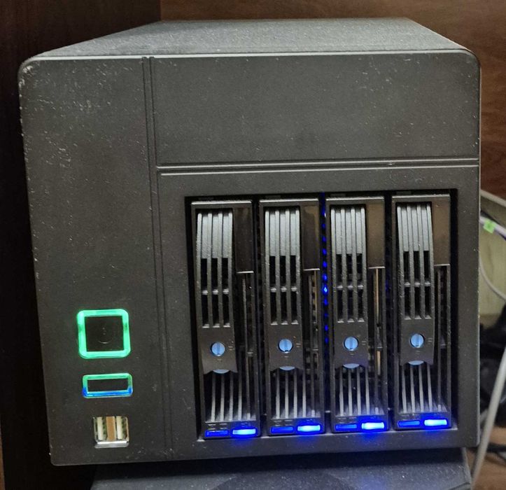 Продам сетевое хранилище данных, NAS