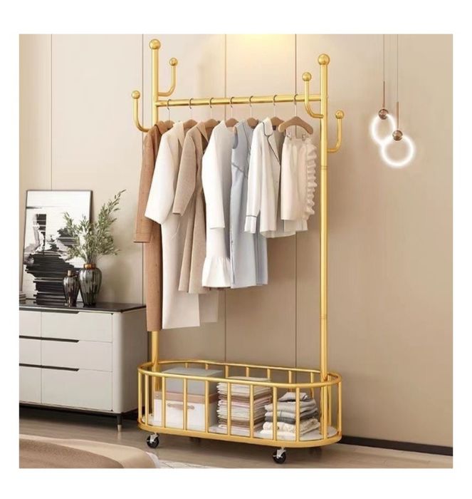 Гардероб прадаётся