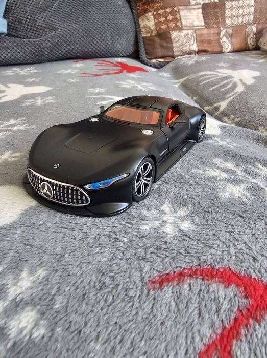 Macheta metalica Mercedes-Benz amg vision gt marime 1:24 noua