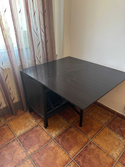 Vand masa cu 5 scaune