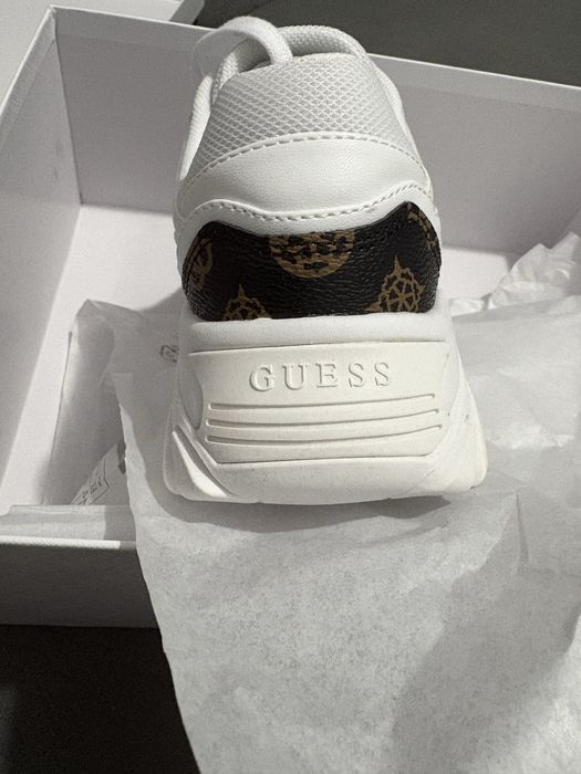 Încălțăminte GUESS