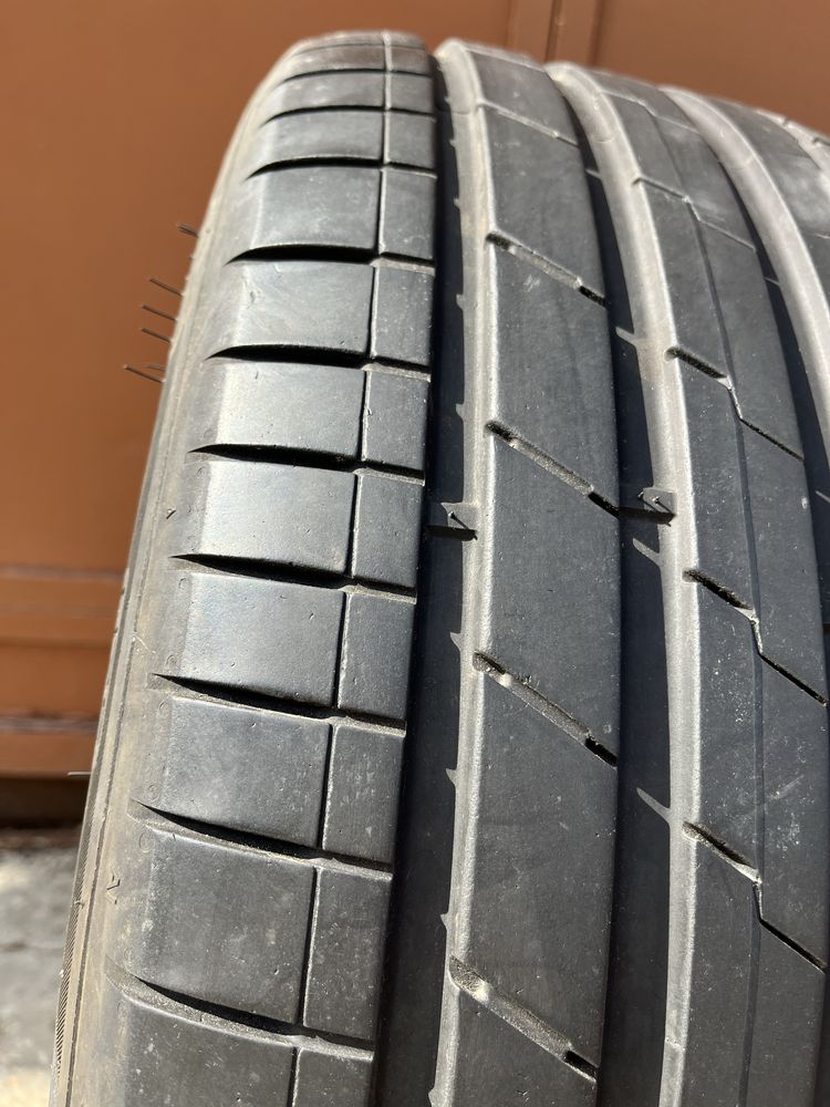 2 бр. летни гуми 255/45/19 Hankook MOE RSC DOT 0522 5,5 mm