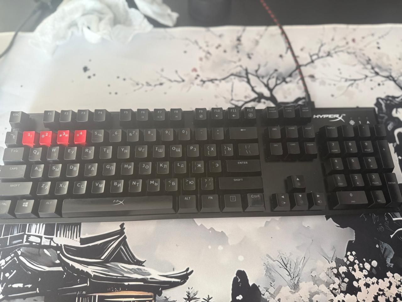 Продам комплект девайсов HyperX на компьютер клавиатура,наушники,мышь