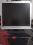Vand 2 monitoare