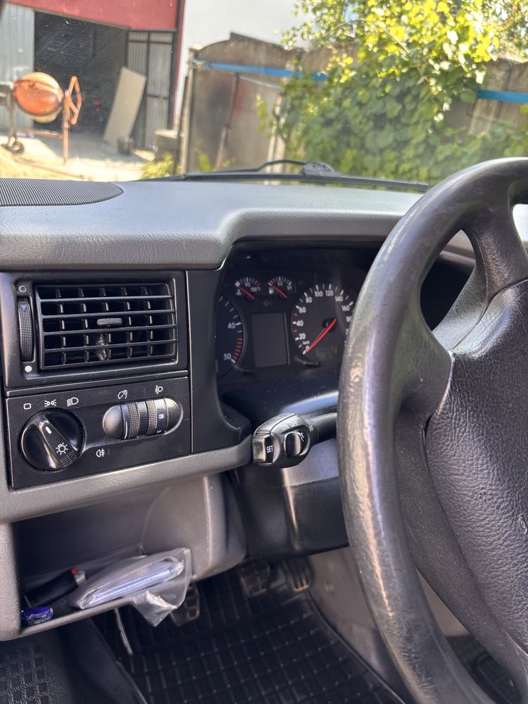 Vw t4 caravelle 9 locuri acv 102 cp an 2002