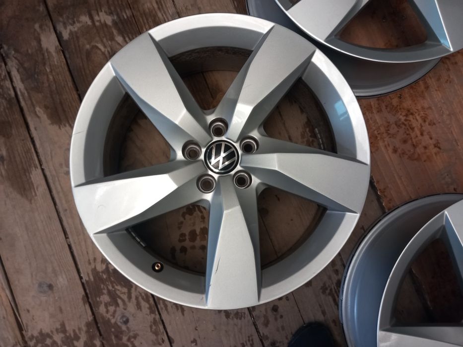 Jante vw r17  T Cross 5x100 et 39