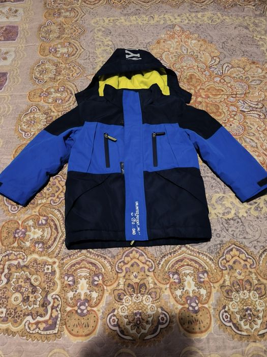 Vând geacă băieți și cămașă