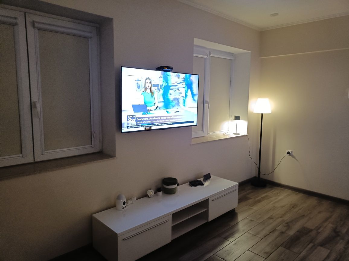 Închiriez apartament la curte
