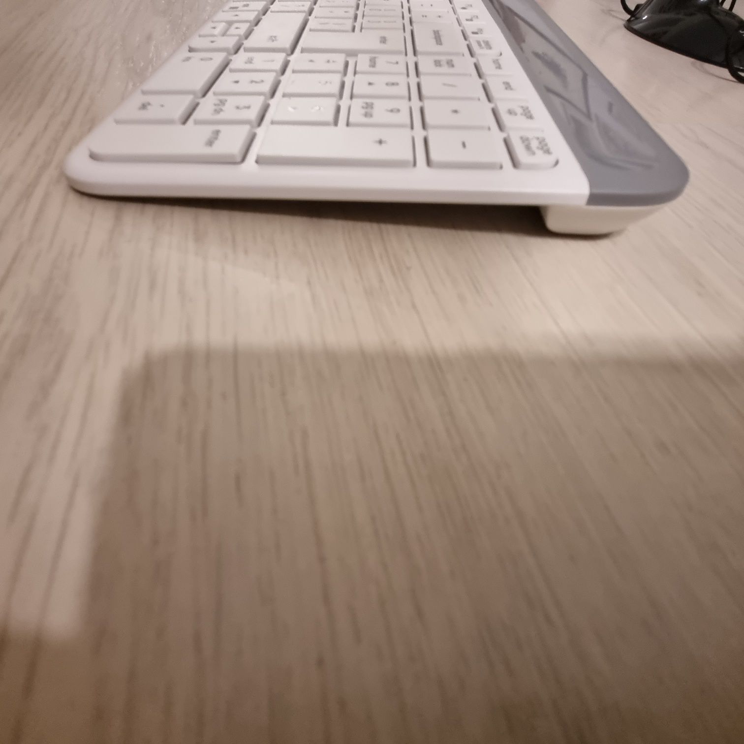Tastatura, mouse și microfon