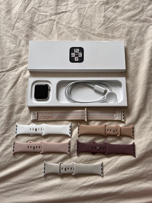 Apple Watch SE GPS, 40mm Starlight Aluminum Case