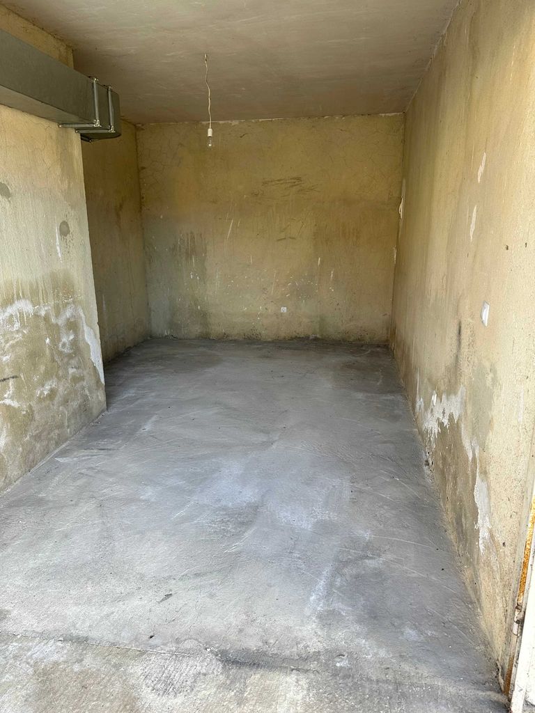Дава се под наем Гараж / Паркомясто в Варна, Христо Ботев - 18 кв.м за 76.5 € - Снимка #2