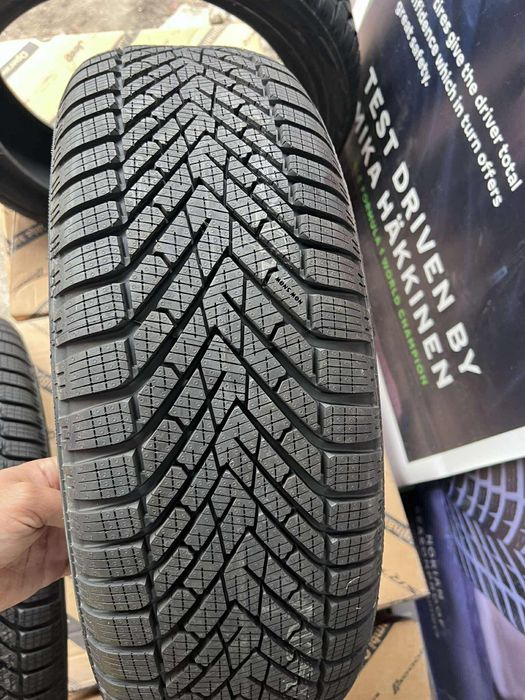 Зимни гуми 205/55/19 Pirelli!