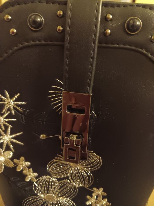 Черна чанта с бродерия