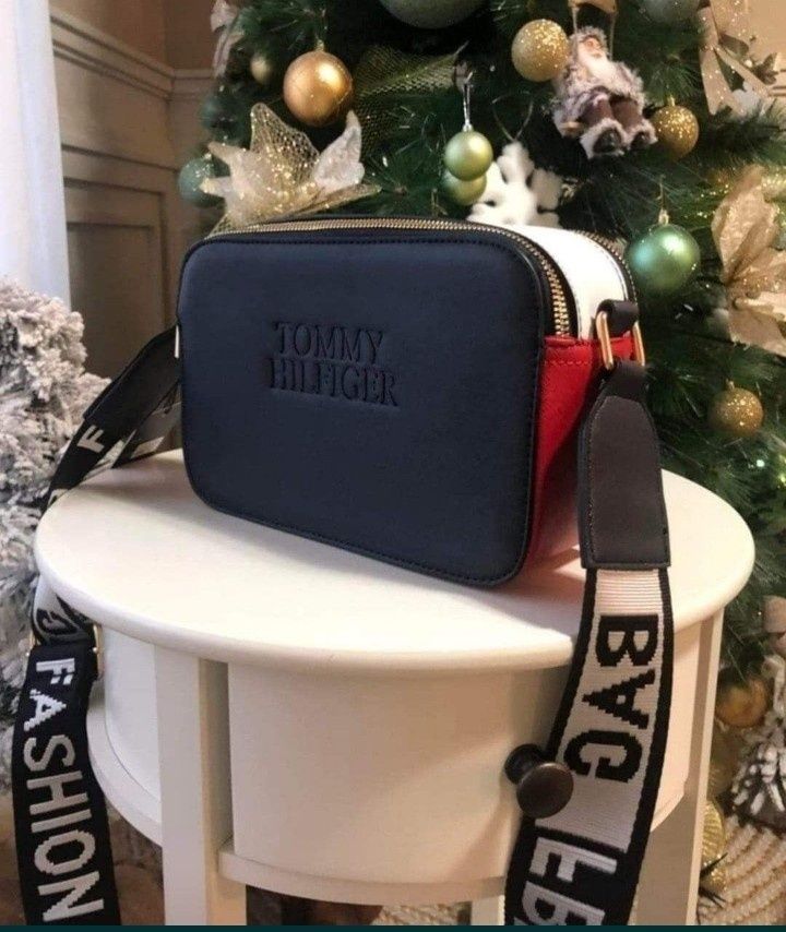 Geanta crossbody Tommy Hilfiger, doua compartimente, saculet, eticheta