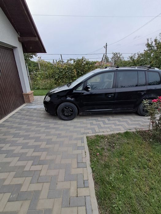 Vând Volkswagen touran