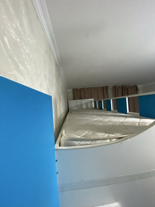 продаю кровать,стол,шкаф 3в1