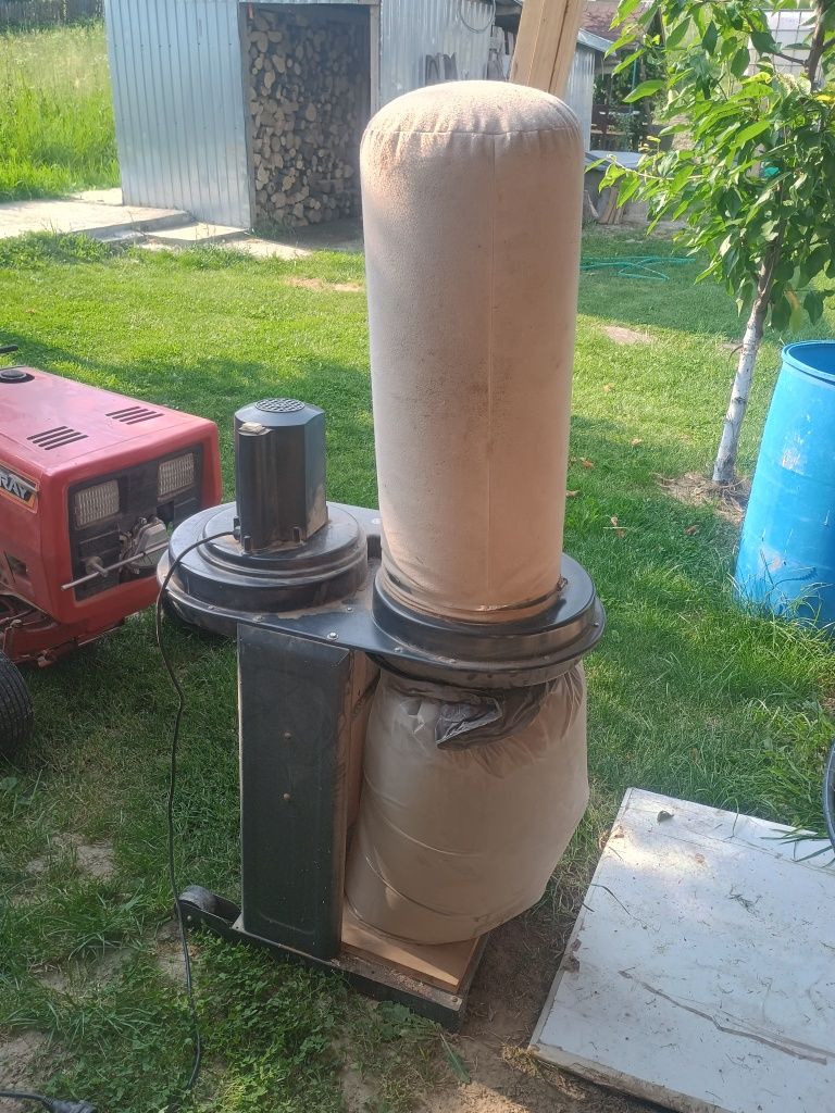 Aspirator de praf