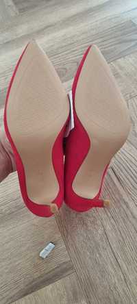 Pantofi rosii stiletto Stradivarius