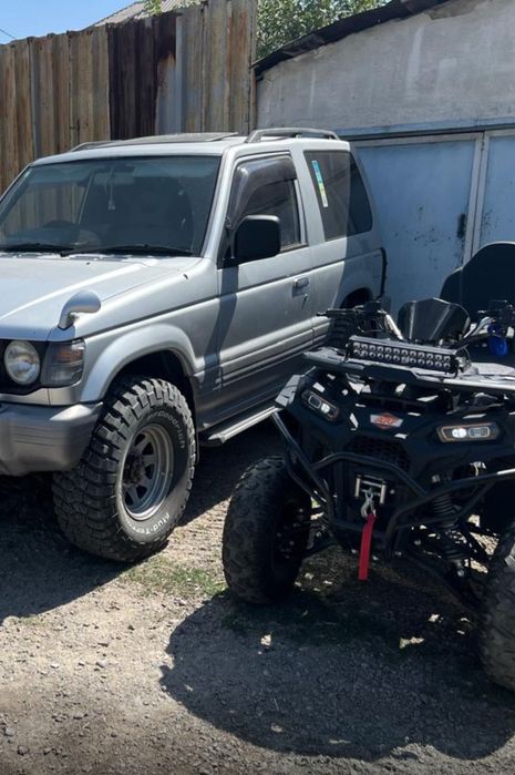 Продам Mitsubishi Pajero,автомат
