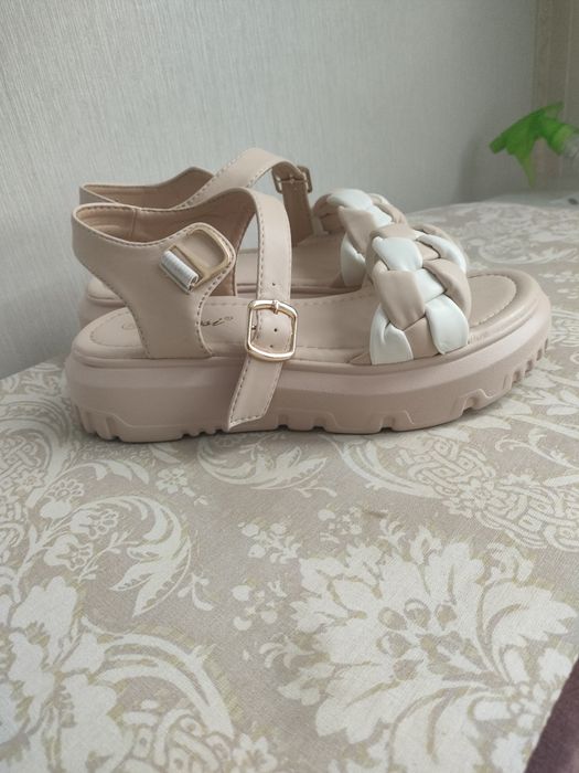 Продам летние сандали