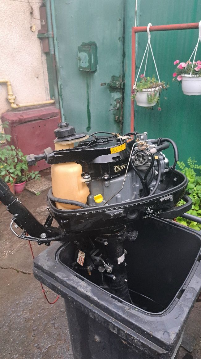 Vând motor de barca