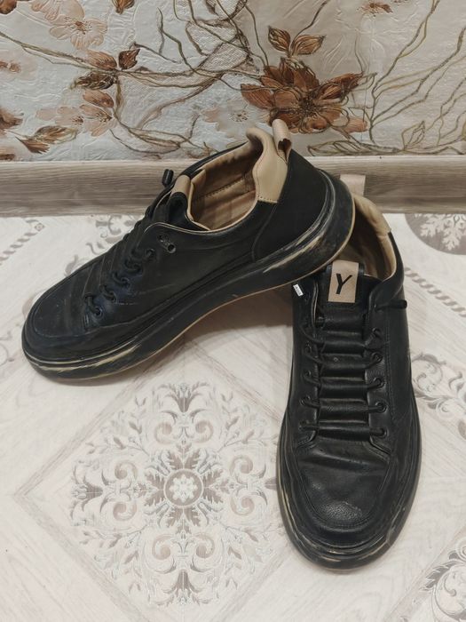 Туфли спортивного типа, в хорошем состоянии. Подойдут на размер 40-41.