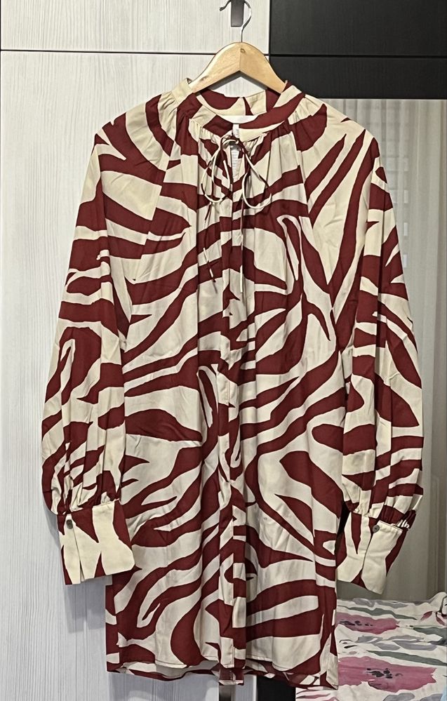 Нова рокля H&M с дълъг ръкав